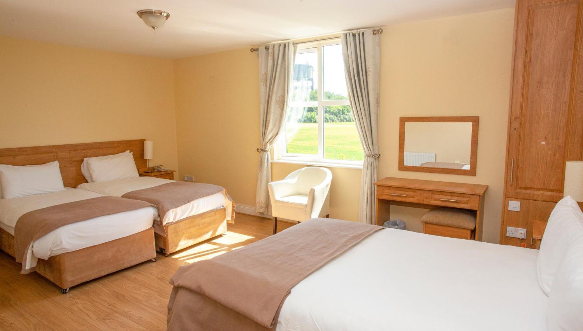 Knightsbrook Hotel Courtyard Accommodation Trim Buitenkant foto